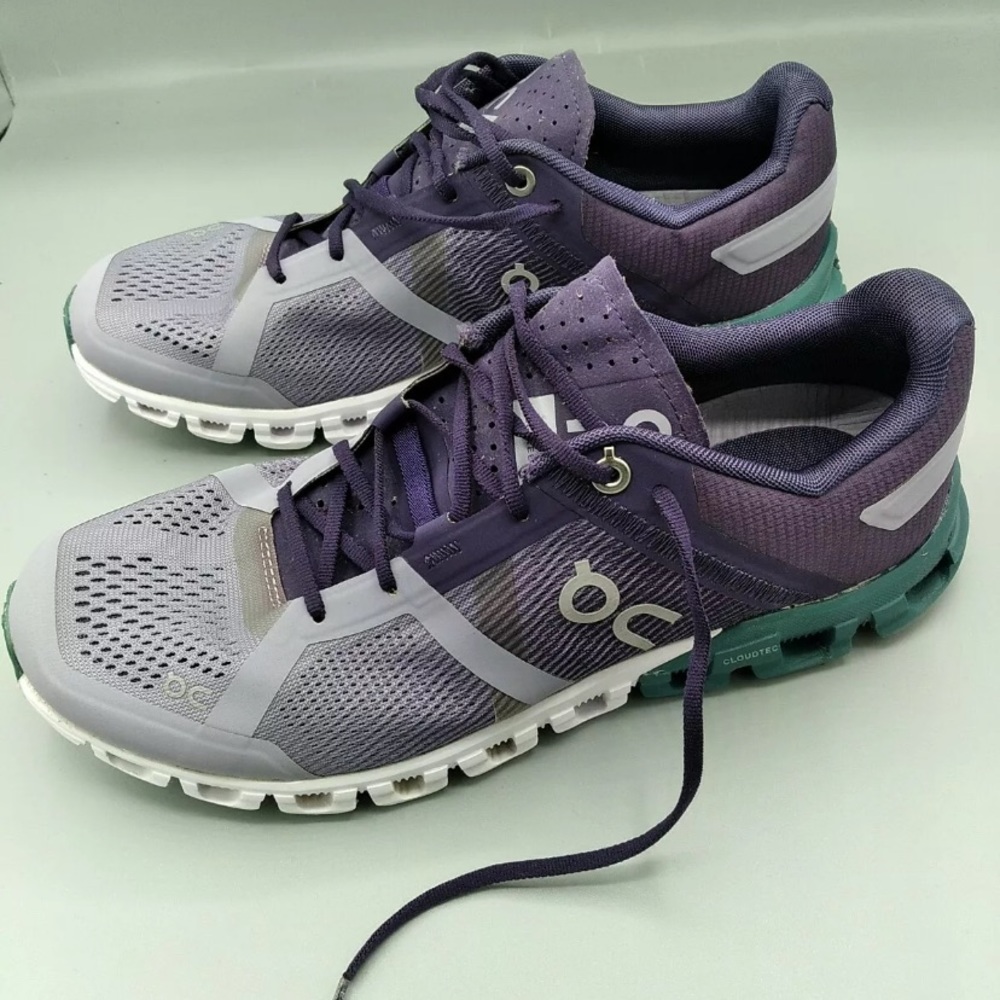 EUC WOMEN’S ON CLOUD RUNNING SHOES SIZE 8